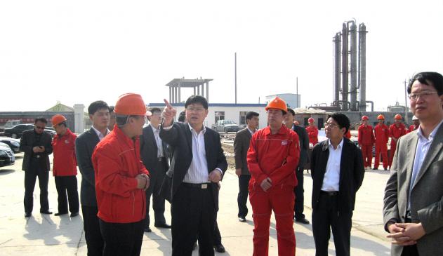 東營(yíng)市委副書記、市長(zhǎng)趙豪志到公司項(xiàng)目工地現(xiàn)場(chǎng)辦公
